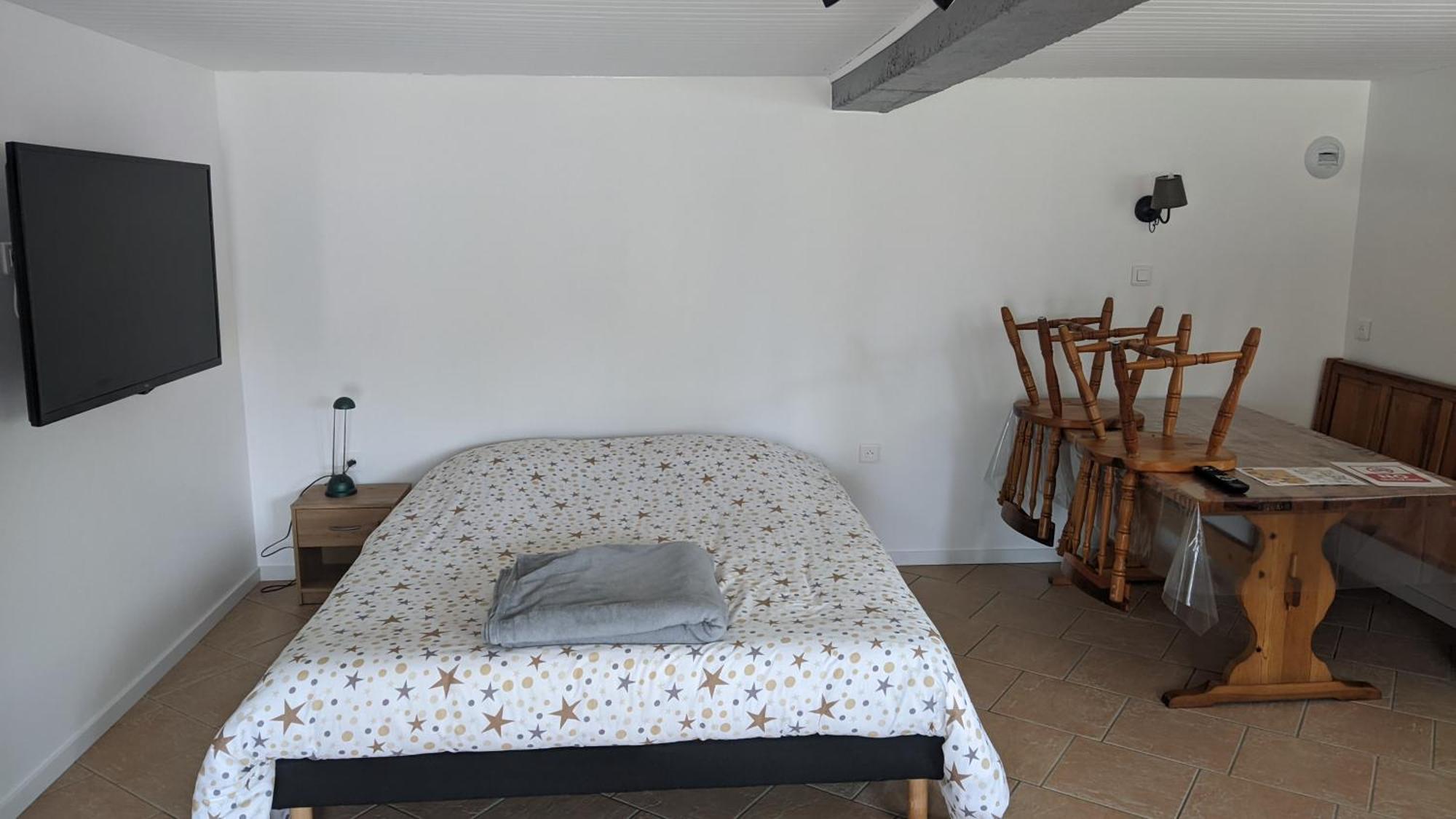 Studio A La Campagne Dans Corps De Ferme Renovee Chancey Szoba fotó